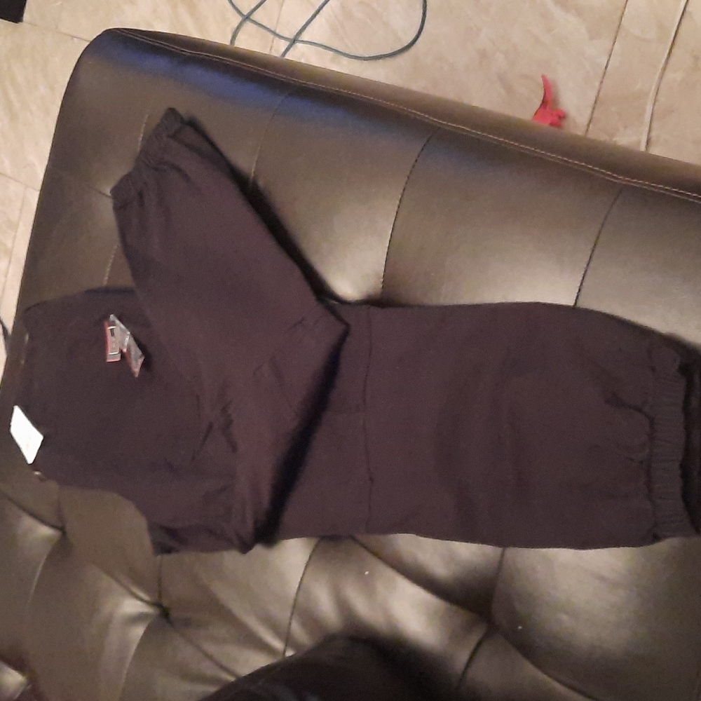 Black crop jogger